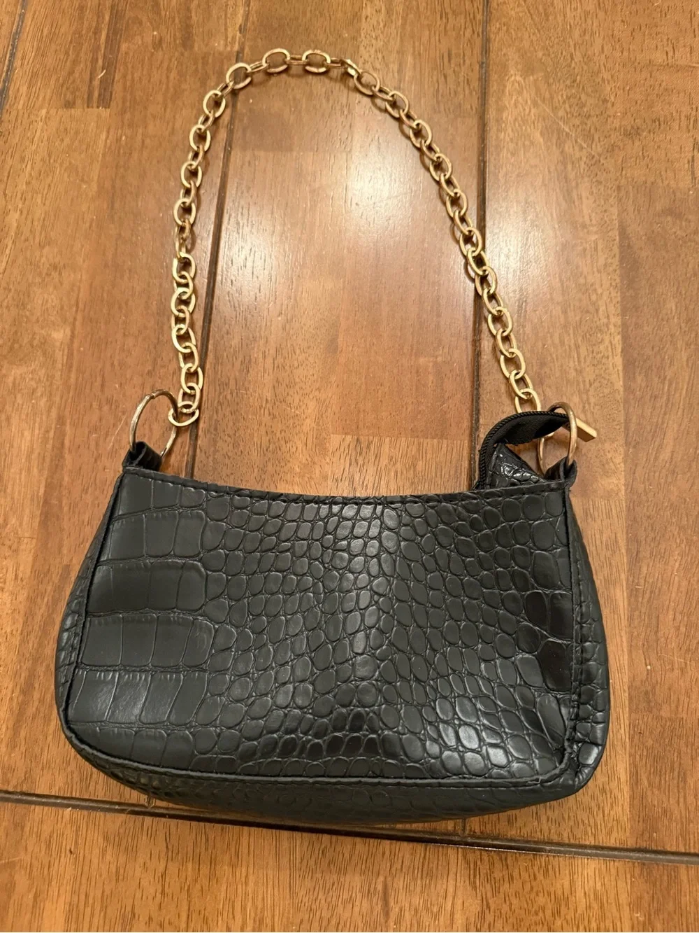 Black Croc-Embossed Shoulder Bag with Gold Chain night out preppy city vibes